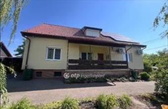 Eladó Mezőtárkányi családi ház hirdetés (77444345)