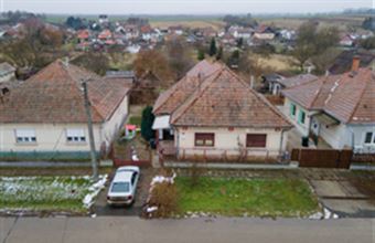 Eladó Érsekvadkerti családi ház hirdetés (32441627) Eladó Érsekvadkerti családi ház hirdetés (32441627)