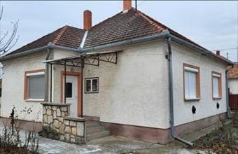 Eladó Újrónafői családi ház hirdetés (63756813) Eladó Újrónafői családi ház hirdetés (63756813)