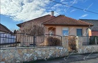 Kiadó Győri családi ház hirdetés (84831564) Kiadó Győri családi ház hirdetés (84831564)