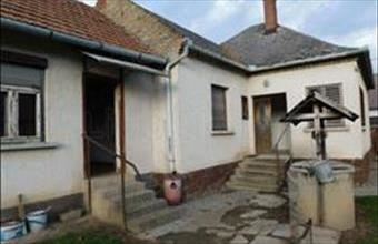 Eladó Győrújbaráti családi ház hirdetés (76137445) Eladó Győrújbaráti családi ház hirdetés (76137445)