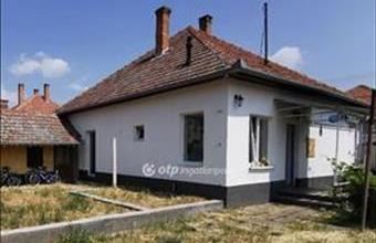 Eladó Jászkarajenői családi ház hirdetés (22337931) Eladó Jászkarajenői családi ház hirdetés (22337931)